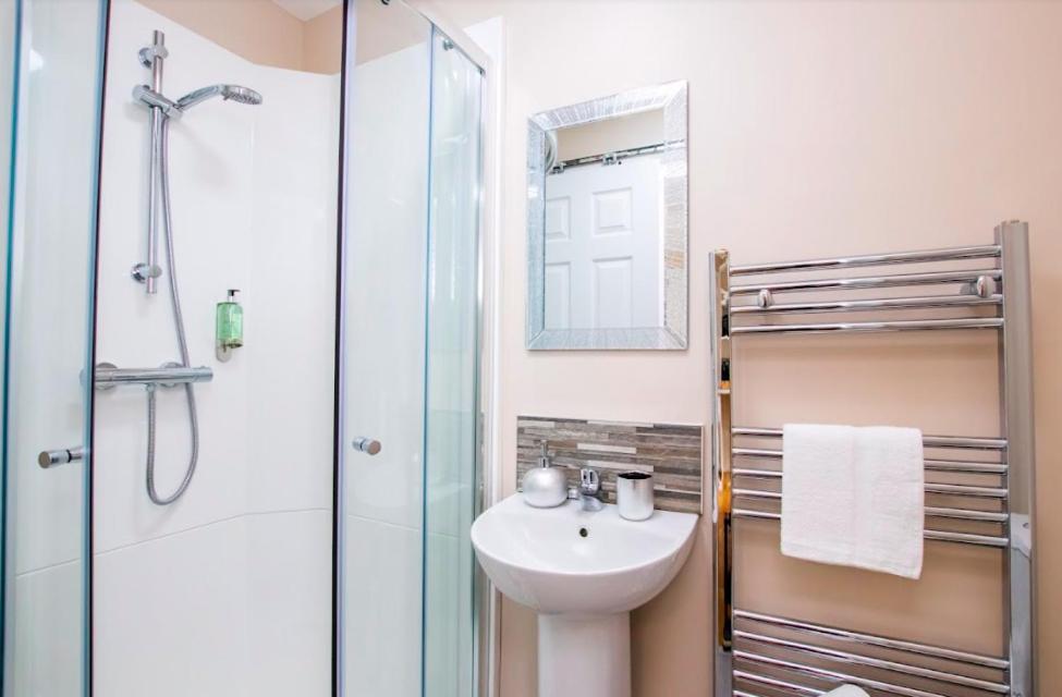 Station 36 Hotel Портстюърт Екстериор снимка